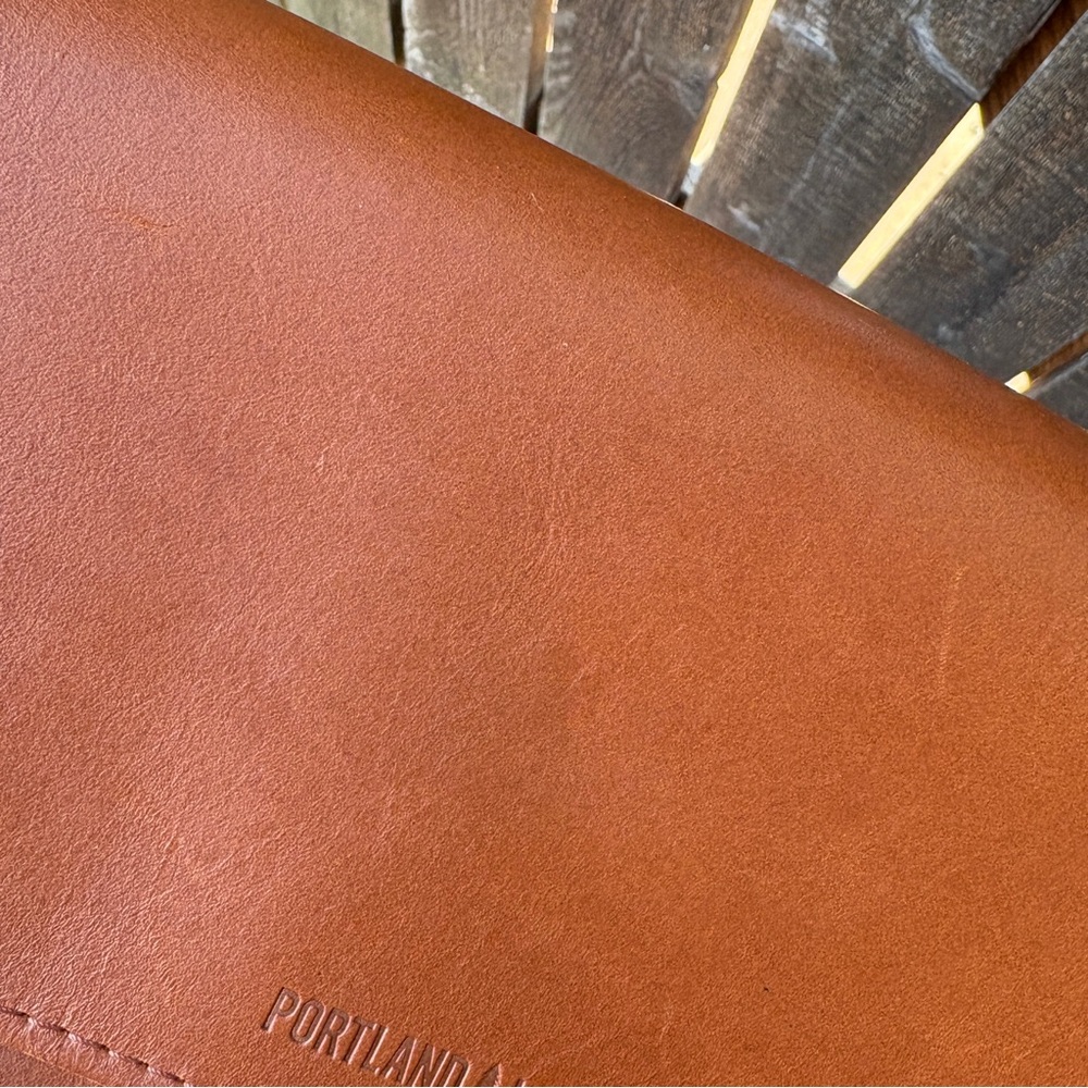 Portland Leather Goods Medium Metro Crossbody Leather Bag NWOT In Honey - Picture 16 of 16